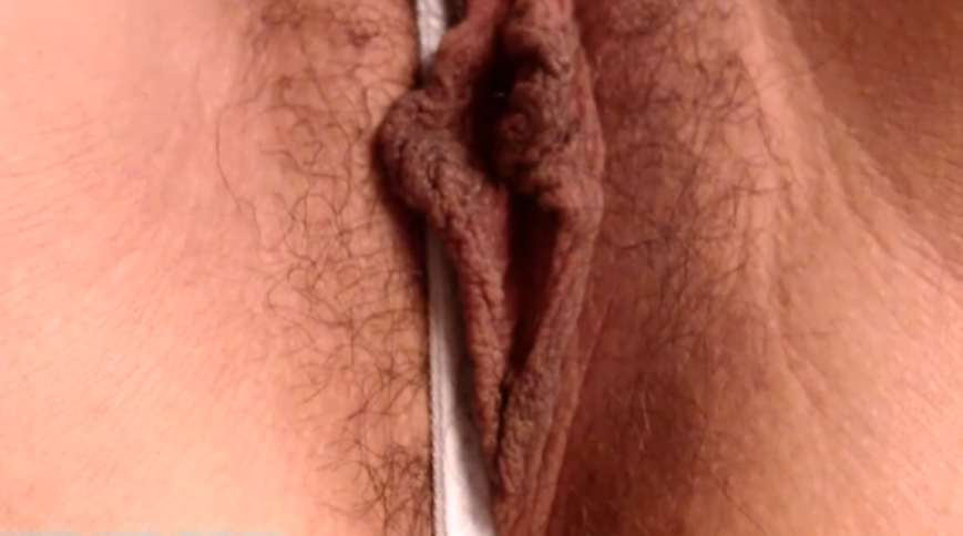 앳된 얼굴과 상반되는 불고기 보지