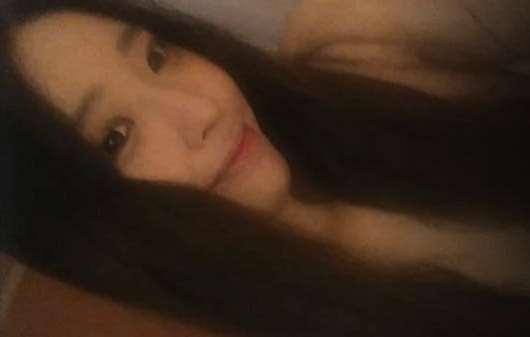 분위기 있는 미녀의 핑보셀카