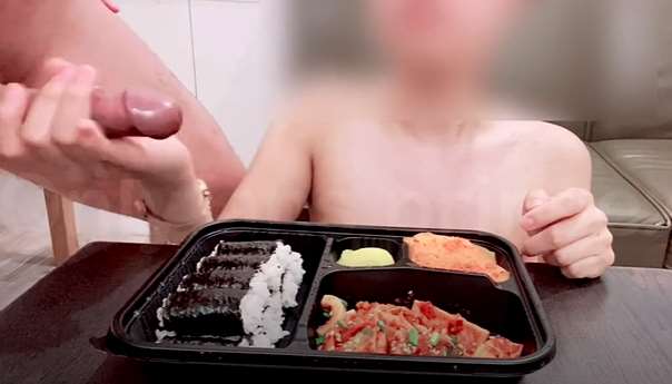 정액듬뿍 충무김밥 맛집이지?