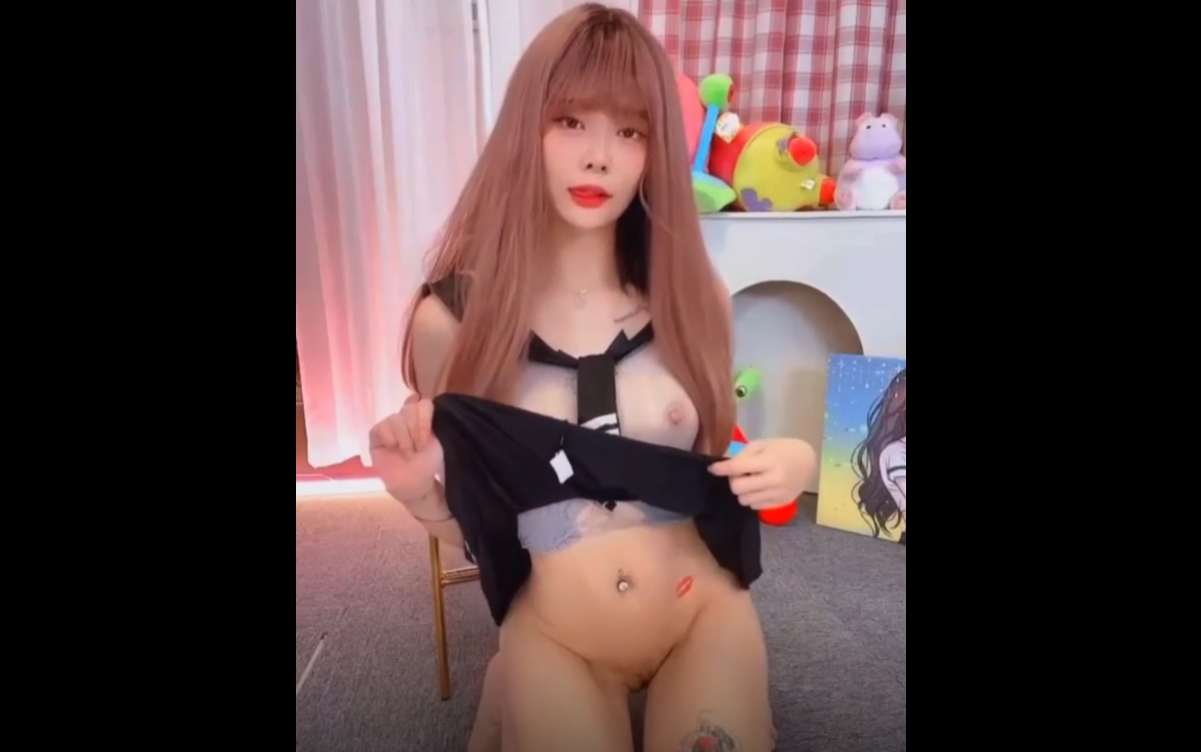 얼굴까고 보지까고 전부 오픈한 귀요미