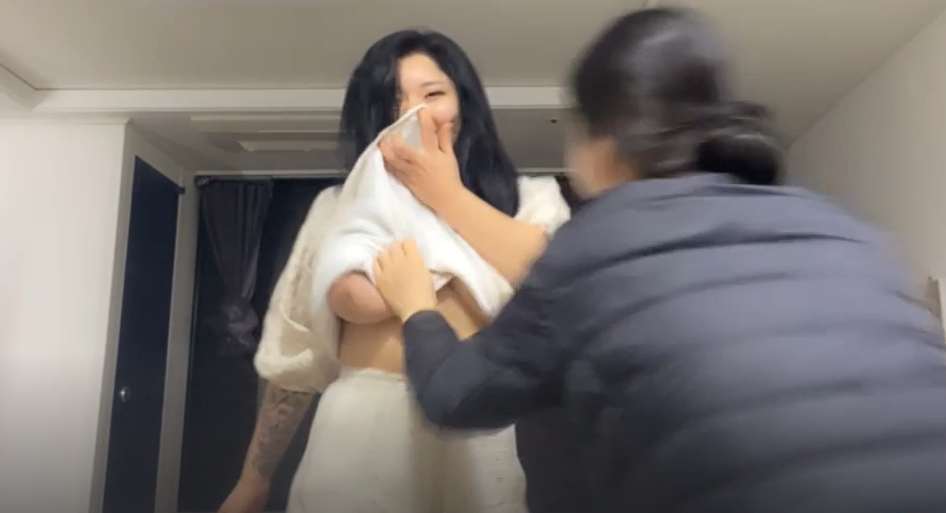 친구방송에서 젖탱이까고 진상부리는 절친뇬