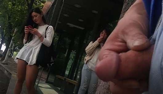 좆 잡고 인사하는 변태새끼