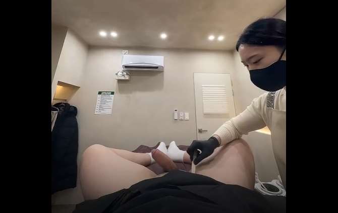 미녀 왁싱사 발기해버린 성기